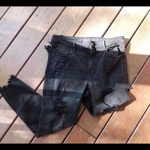 American Eagle Black Ripped Jeans. EXCELLENT